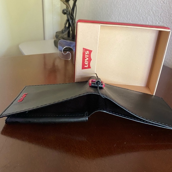 Men’s Wallet - Picture 5 of 8